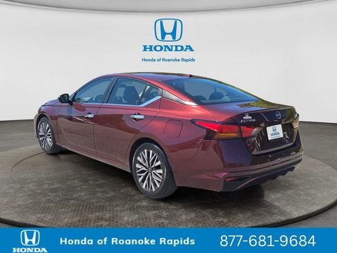 Used 2024 Nissan Altima 2.5 SV FWD image 3