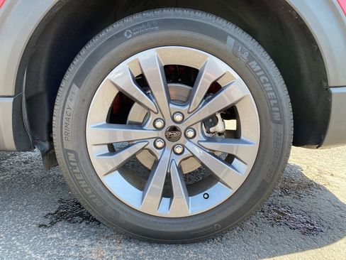 Used 2023 Ford Explorer XLT w/ Equipment Group 202A AWD/4WD image 26