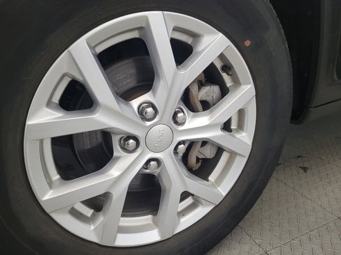 Used 2023 Jeep Grand Cherokee Limited image 31