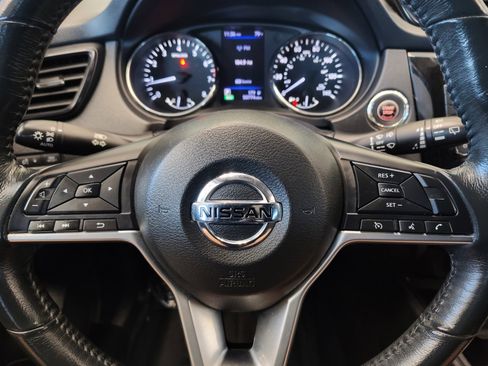 Used 2018 Nissan Rogue SV FWD image 17