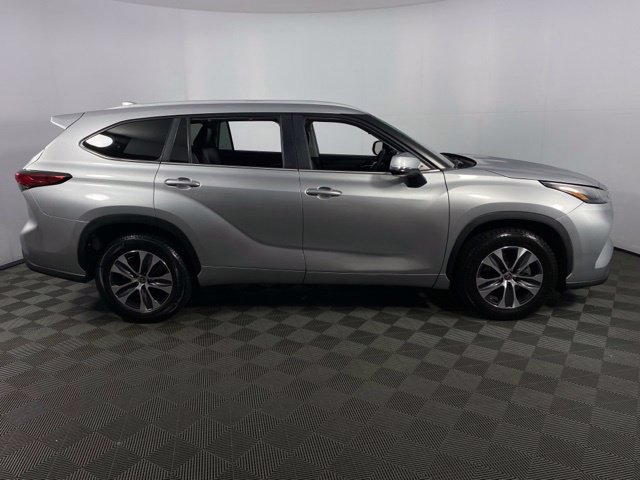 Used 2023 Toyota Highlander XLE FWD image 10