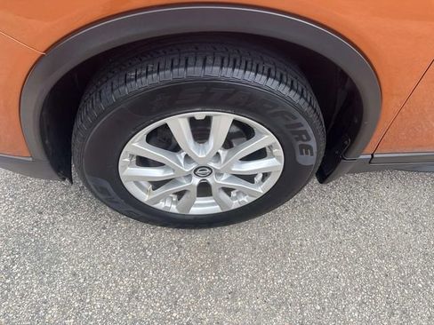 Used 2017 Nissan Rogue SV image 16