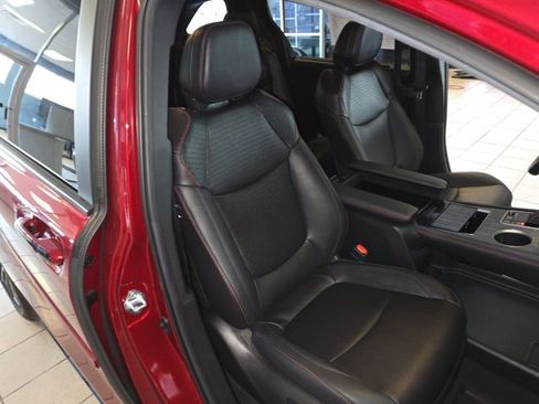 Used 2025 Toyota Sienna XSE w/ XSE Plus Package AWD/4WD image 25