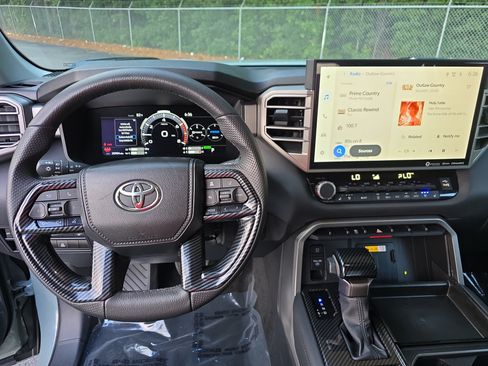 Used 2024 Toyota Tundra Limited w/ Power Package AWD/4WD image 15