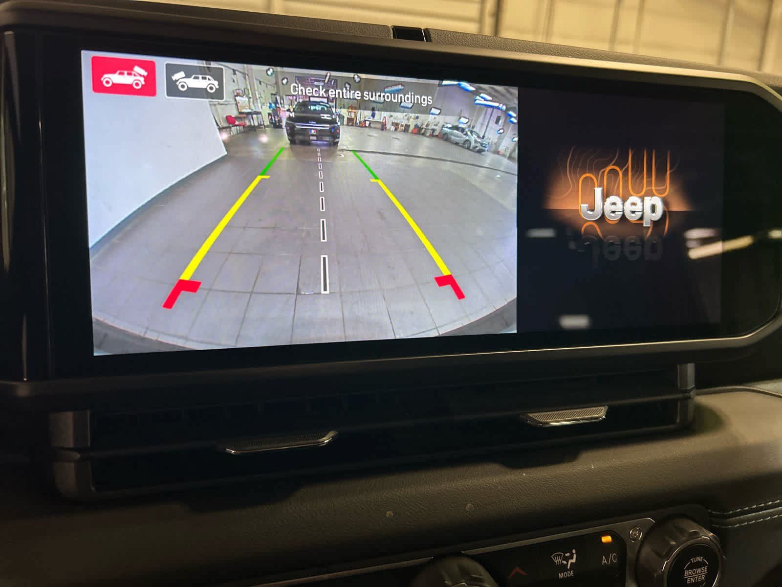 Used 2024 Jeep Wrangler Unlimited Sahara w/ Technology Group AWD/4WD image 5