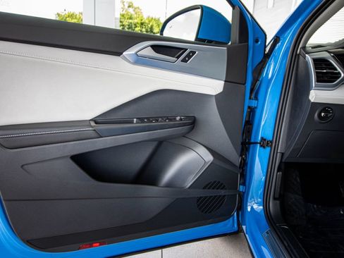 New 2026 Volkswagen Taos SE FWD image 22