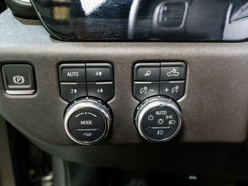 Used 2025 GMC Sierra 2500 SLT w/ SLT Premium Package image 33