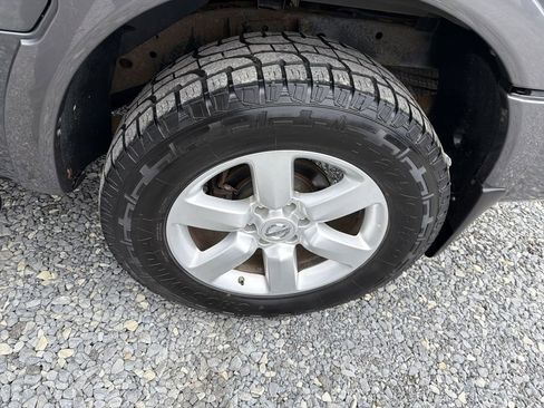 Used 2014 Nissan Titan SL w/ SL Moonroof Package image 13