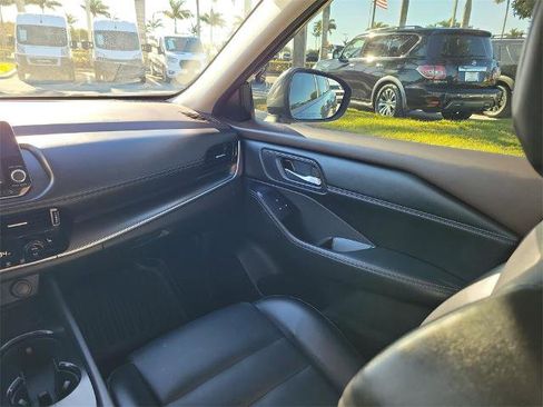 Certified 2022 Nissan Rogue SV w/ SV Premium Package image 18