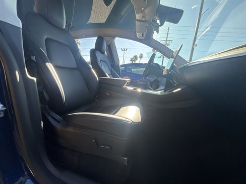 Used 2022 Tesla Model Y Long Range image 16