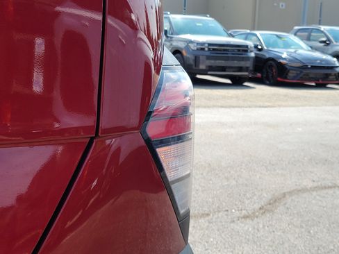 Used 2024 Hyundai Kona SEL FWD image 7