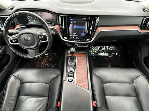 Used 2021 Volvo S60 T5 Momentum w/ Advanced Package image 13
