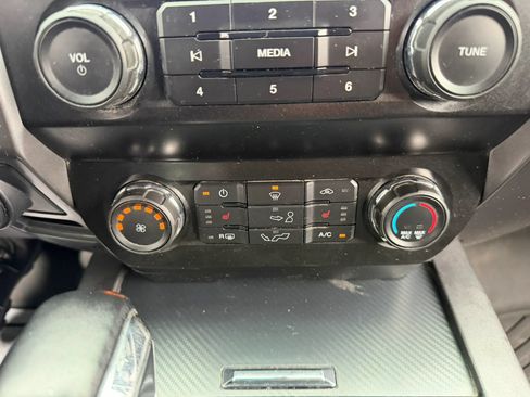 Used 2020 Ford F150 XLT w/ Equipment Group 302A Luxury AWD/4WD image 29