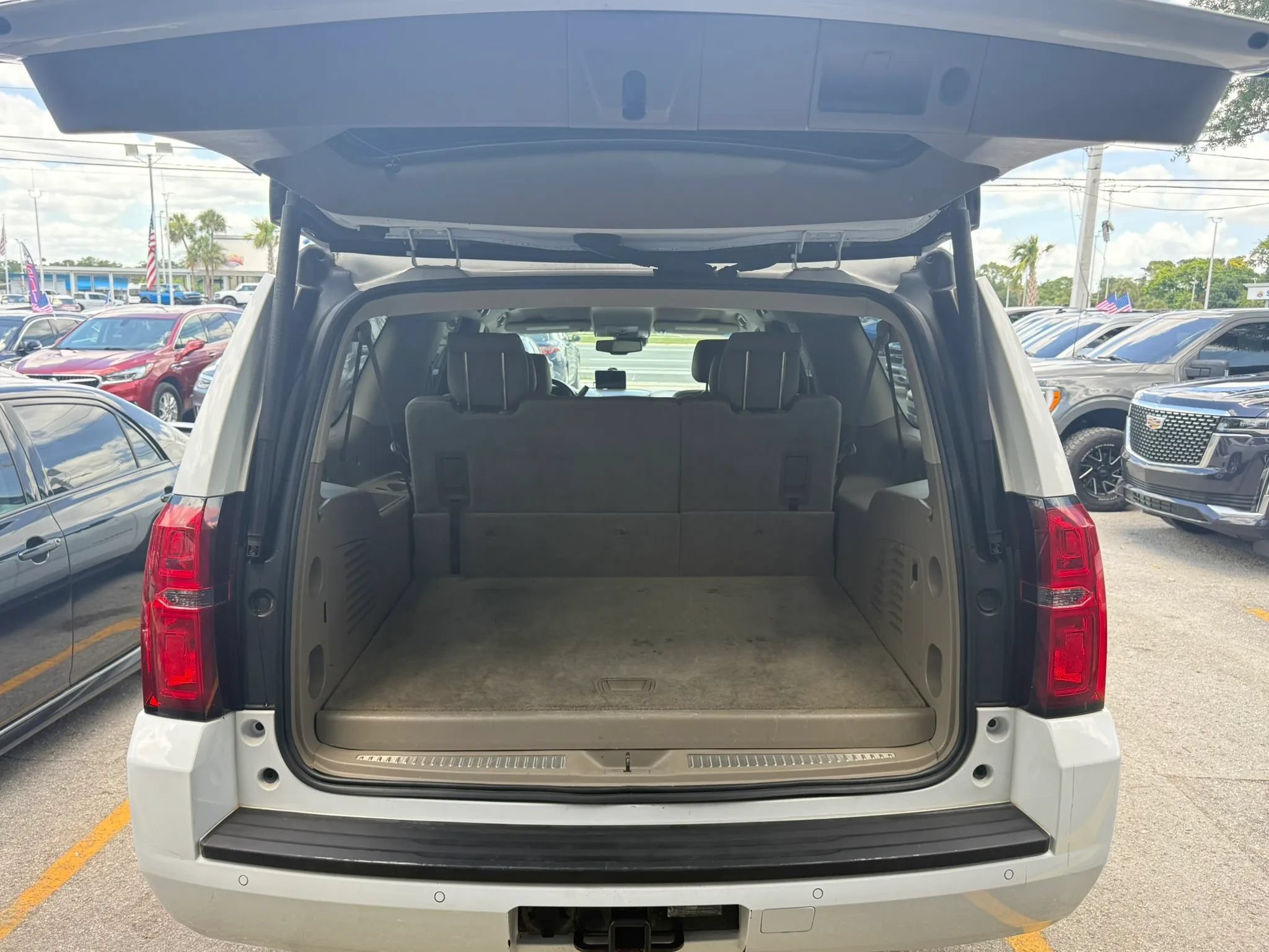 Used 2016 Chevrolet Suburban LT RWD image 19