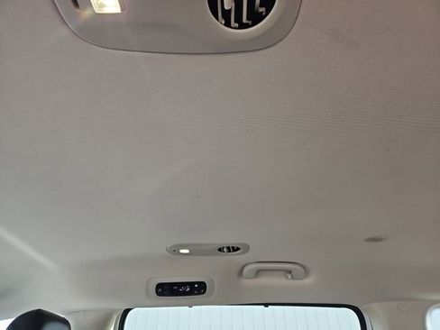 Used 2023 Chrysler Pacifica Touring-L image 35