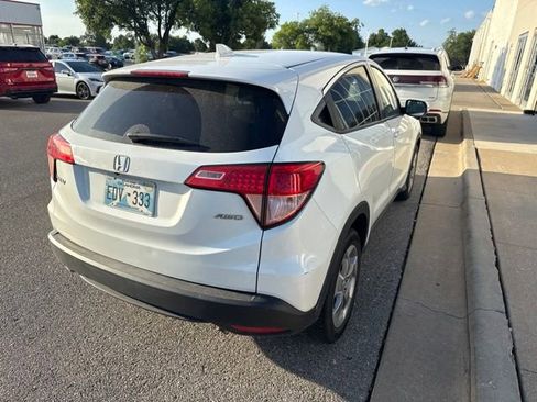 Used 2017 Honda HR-V EX image 3