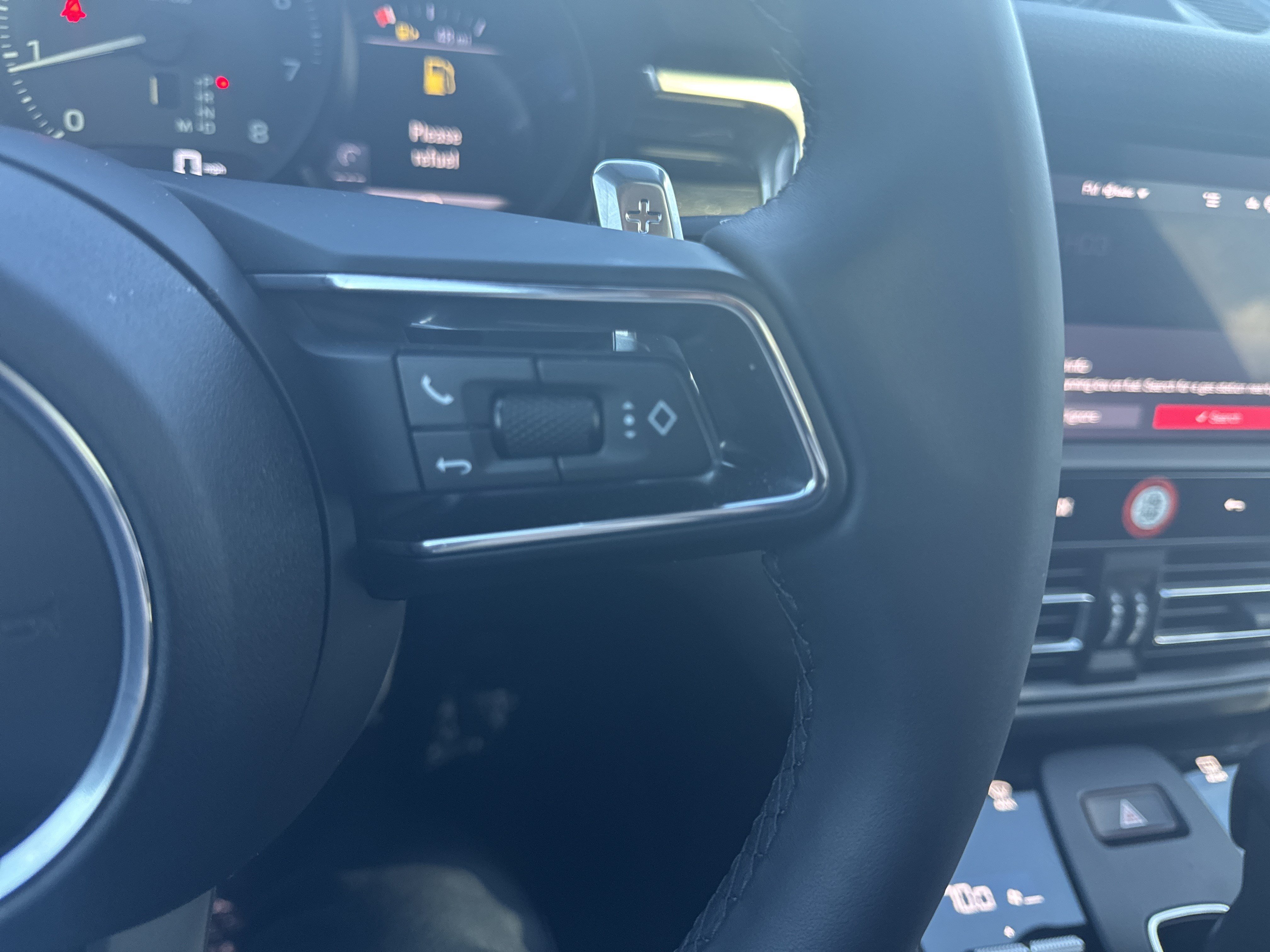 Used 2025 Porsche Macan AWD/4WD image 20