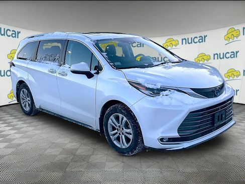 Certified 2022 Toyota Sienna Platinum image 1