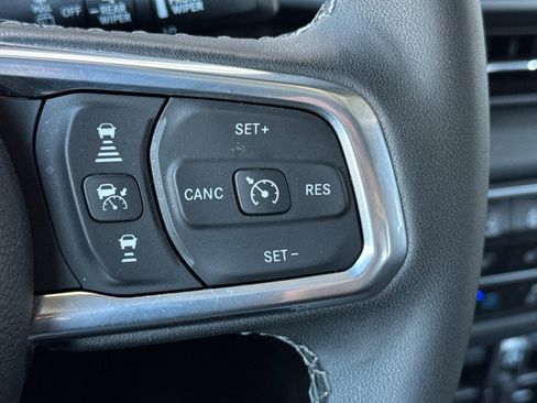 Used 2025 Jeep Wrangler Unlimited Sahara AWD/4WD image 28