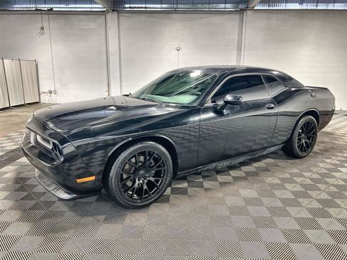 Used 2014 Dodge Challenger SXT w/ Sport Appearance Package image 2