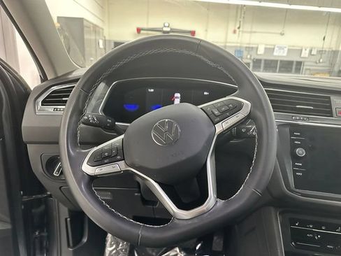 Used 2023 Volkswagen Tiguan SE AWD/4WD image 4