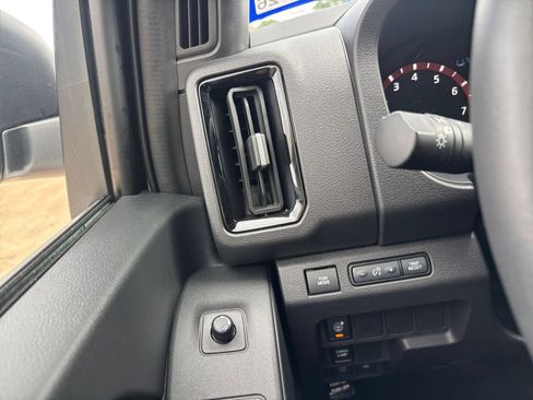 Used 2026 Nissan Frontier PRO-4X AWD/4WD image 34