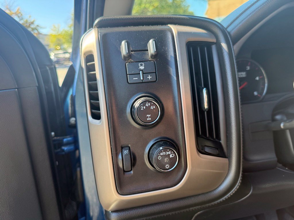 Used 2015 GMC Sierra 2500 Denali w/ Duramax Plus Package AWD/4WD image 40