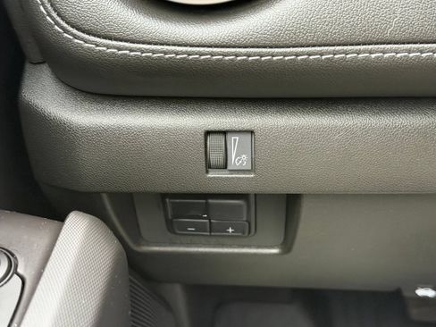 Used 2023 Chevrolet Colorado LT w/ LT Convenience Package III AWD/4WD image 12