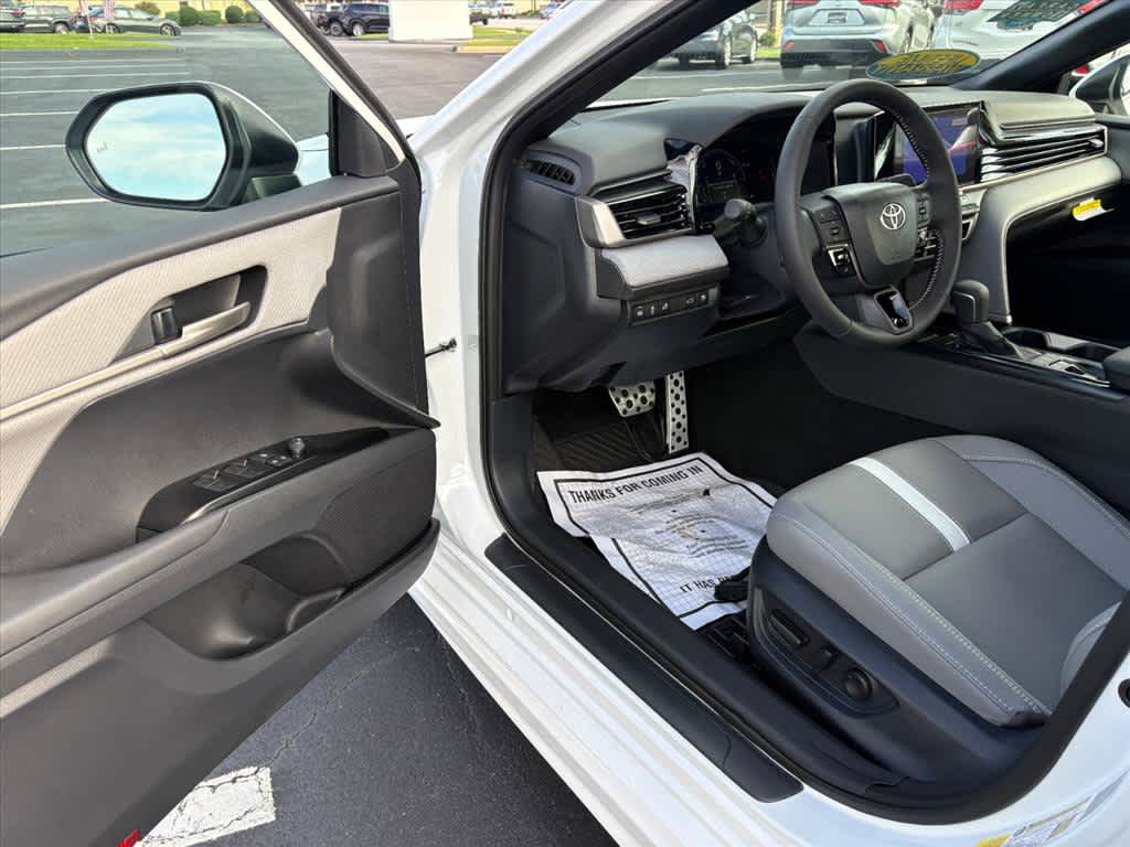 Used 2026 Toyota Camry SE FWD image 12