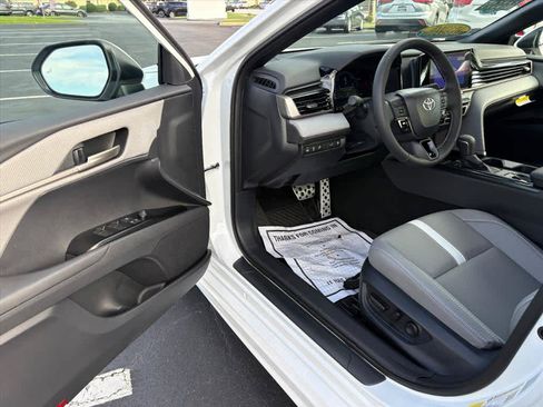 Used 2026 Toyota Camry SE FWD image 12