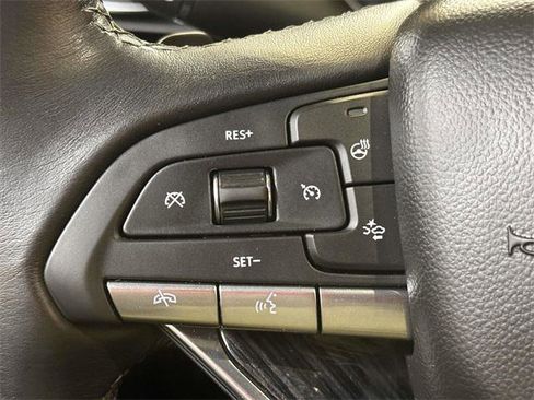 Used 2025 Cadillac XT6 Premium Luxury image 21