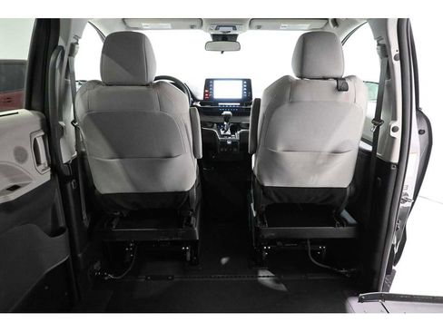 Used 2023 Toyota Sienna LE FWD image 20