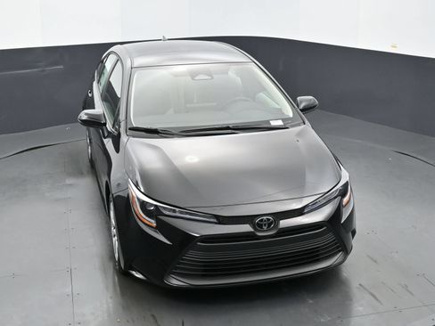 Used 2025 Toyota Corolla LE FWD image 34