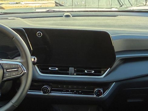 Used 2025 Chevrolet Equinox LT image 32