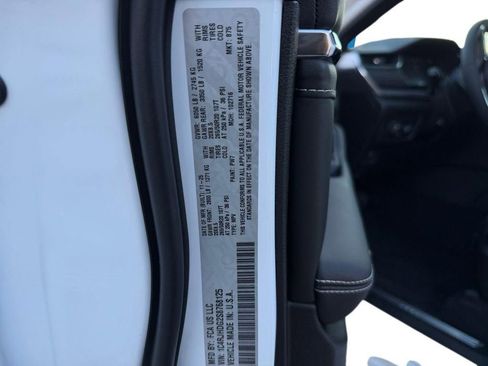 New 2025 Jeep Grand Cherokee Overland w/ Luxury Tech Group IV AWD/4WD image 29