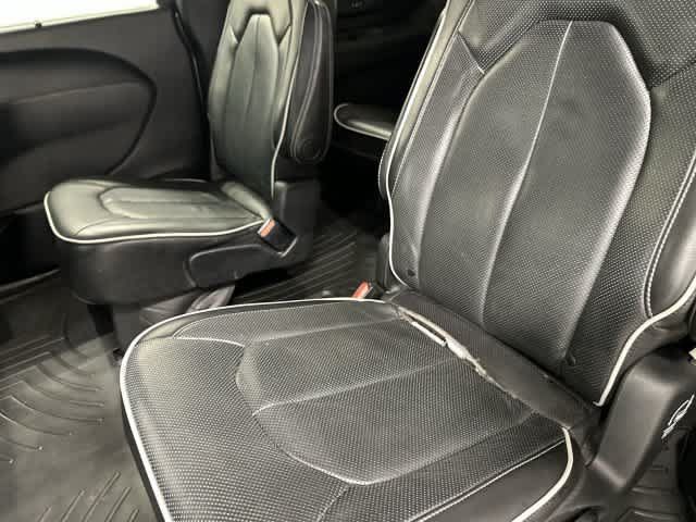 Used 2020 Chrysler Pacifica Limited FWD image 11
