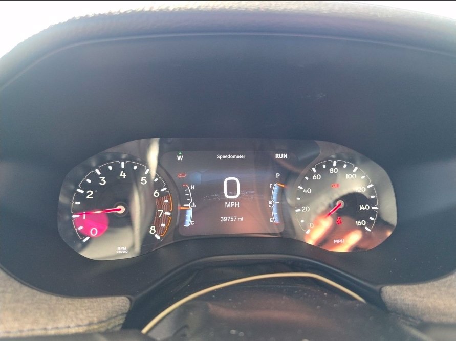 Used 2025 Jeep Compass Latitude w/ Sun & Sound Group AWD/4WD image 7