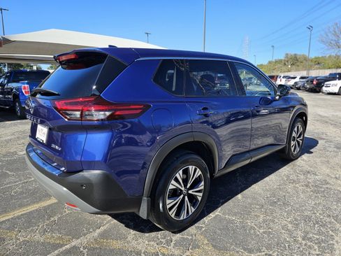 Used 2021 Nissan Rogue SV image 4