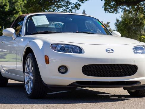 Used 2008 MAZDA MX-5 Miata Grand Touring w/ Premium Pkg image 4