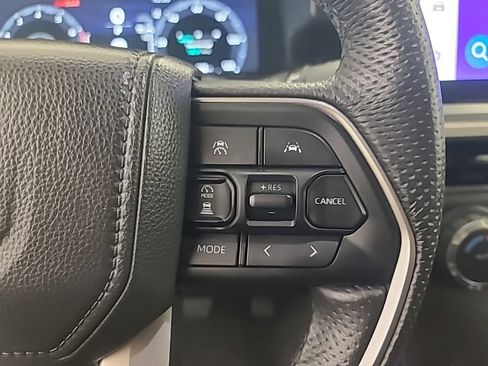 Used 2025 Toyota Tacoma TRD Off-Road AWD/4WD image 32