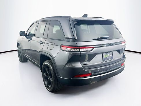 Used 2023 Jeep Grand Cherokee Altitude AWD/4WD image 5