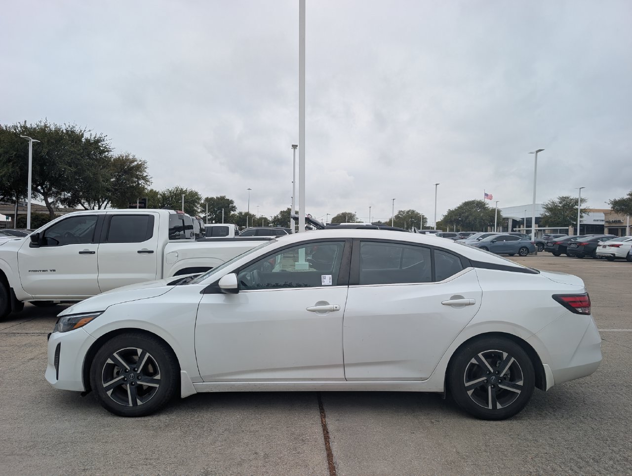 Used 2024 Nissan Sentra SV FWD image 3