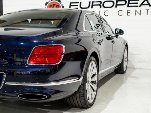 Used 2021 Bentley Flying Spur W12 image 26