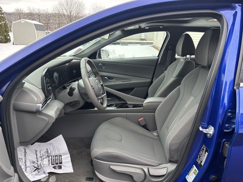 Used 2025 Hyundai Elantra SEL image 13