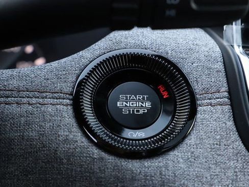 New 2024 Jeep Compass Latitude w/ Sun and Sound Group image 31