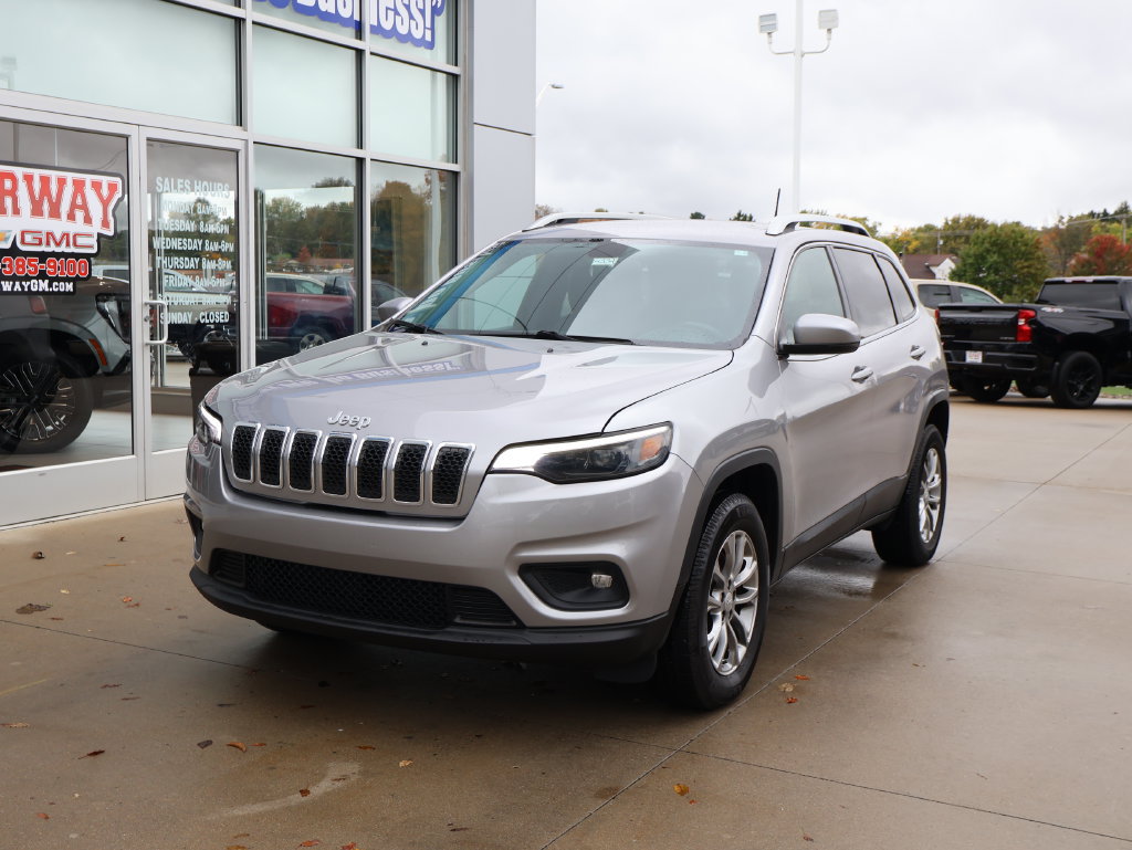 Used 2020 Jeep Cherokee Latitude Plus w/ Cold Weather Group AWD/4WD image 6
