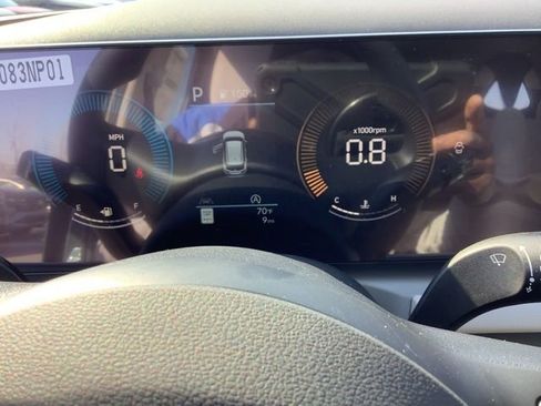 Used 2025 Hyundai Tucson SE AWD/4WD image 32