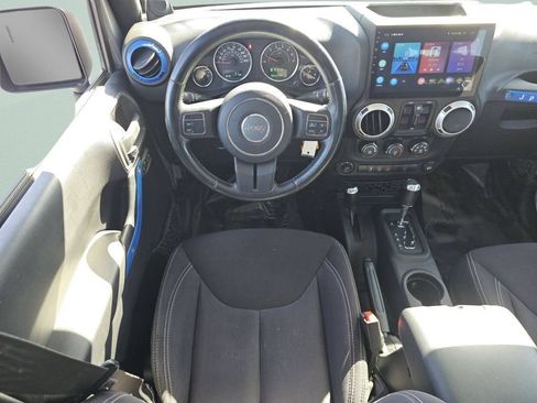 Used 2013 Jeep Wrangler Unlimited Sahara AWD/4WD image 4