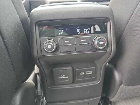 Used 2022 GMC Acadia SLE w/ Driver Convenience Package AWD/4WD image 17