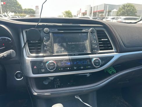 Used 2019 Toyota Highlander Limited Platinum FWD image 14